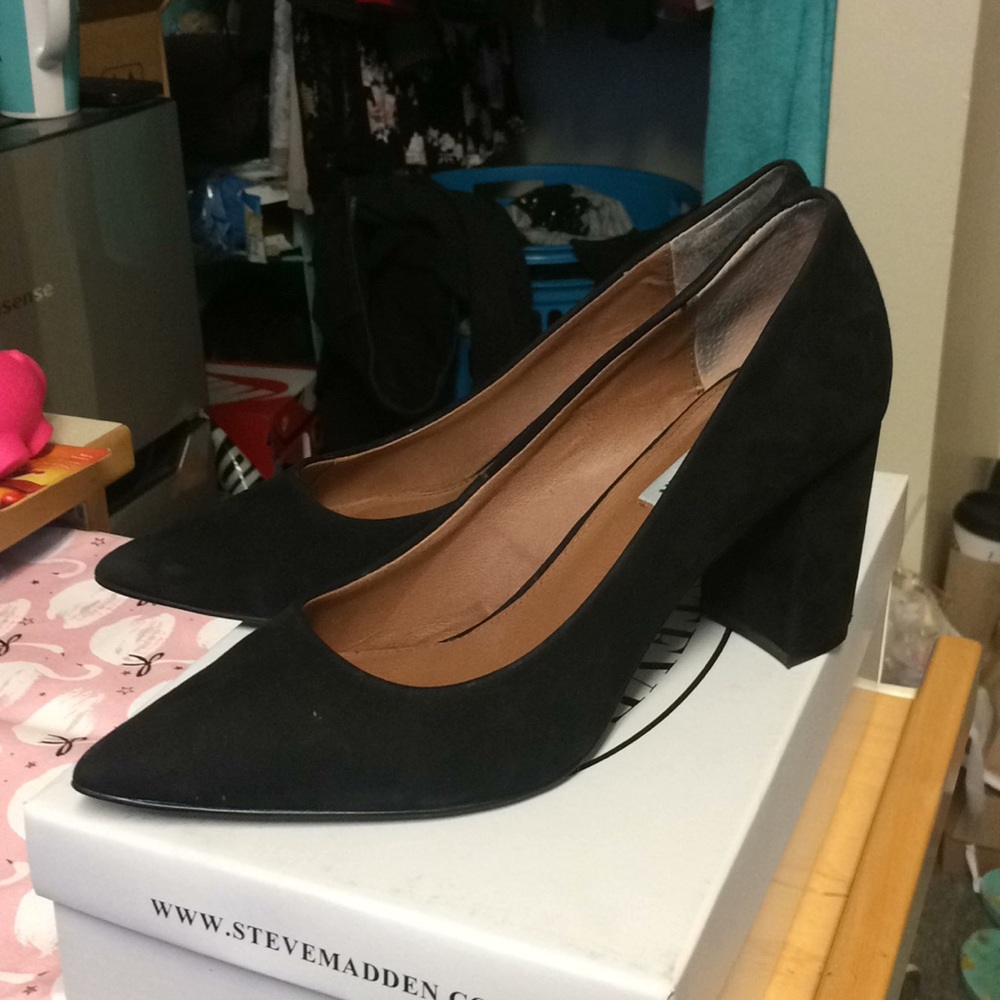 Steve Madden "Ashlyn" block heel in black!